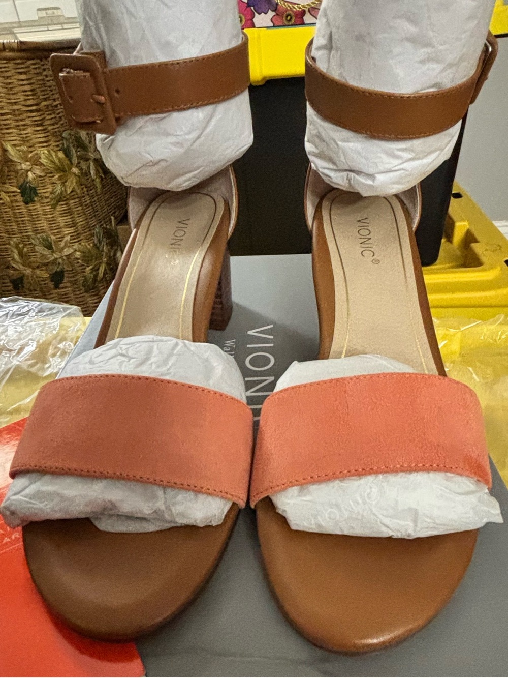 Vionic Womens size 8.5- NIB block heel sandals. Papaya Rosie Nat Coral.